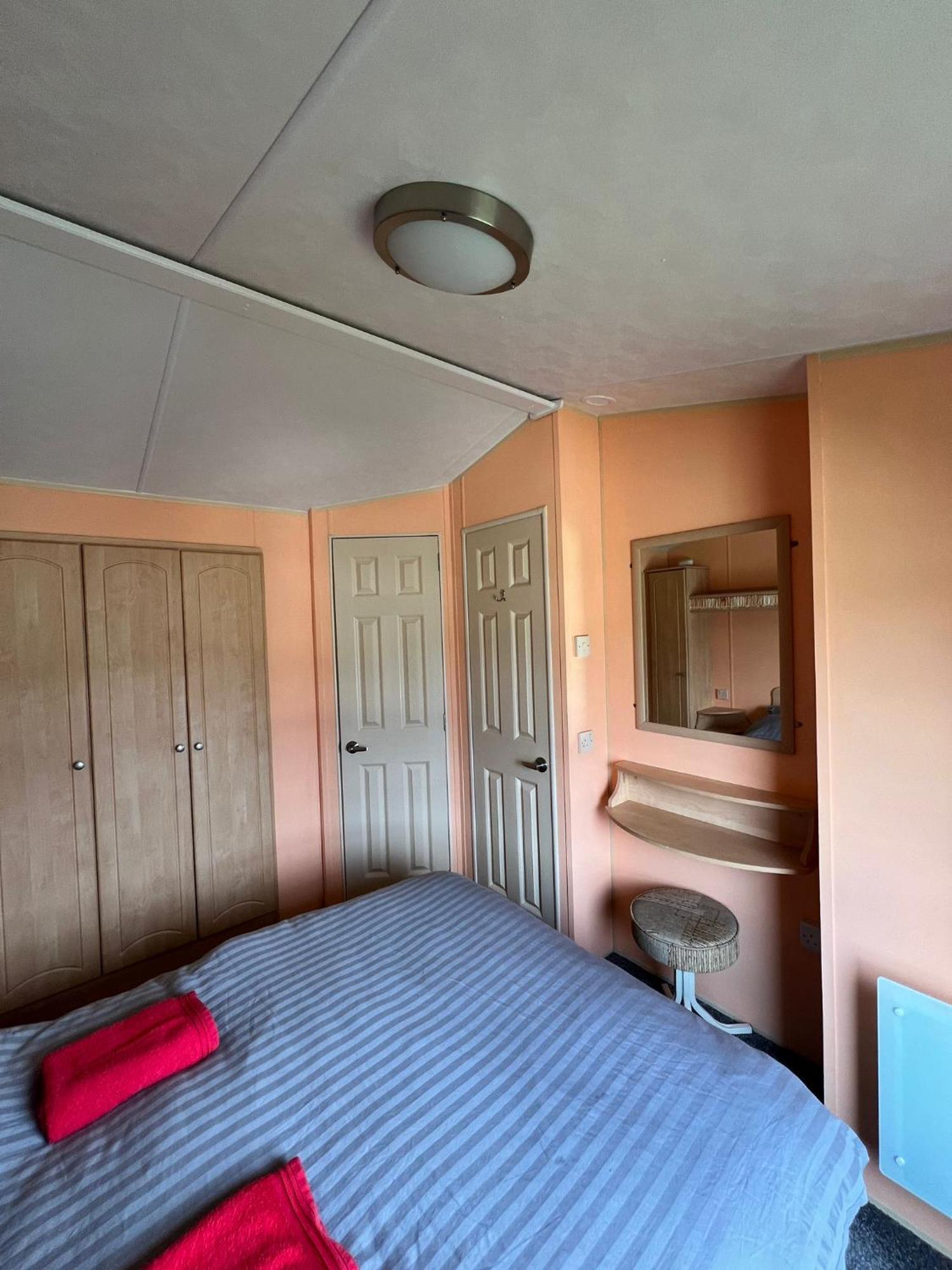 Light And Airy 2 Bedroom Mobile Home Аберистуит Экстерьер фото