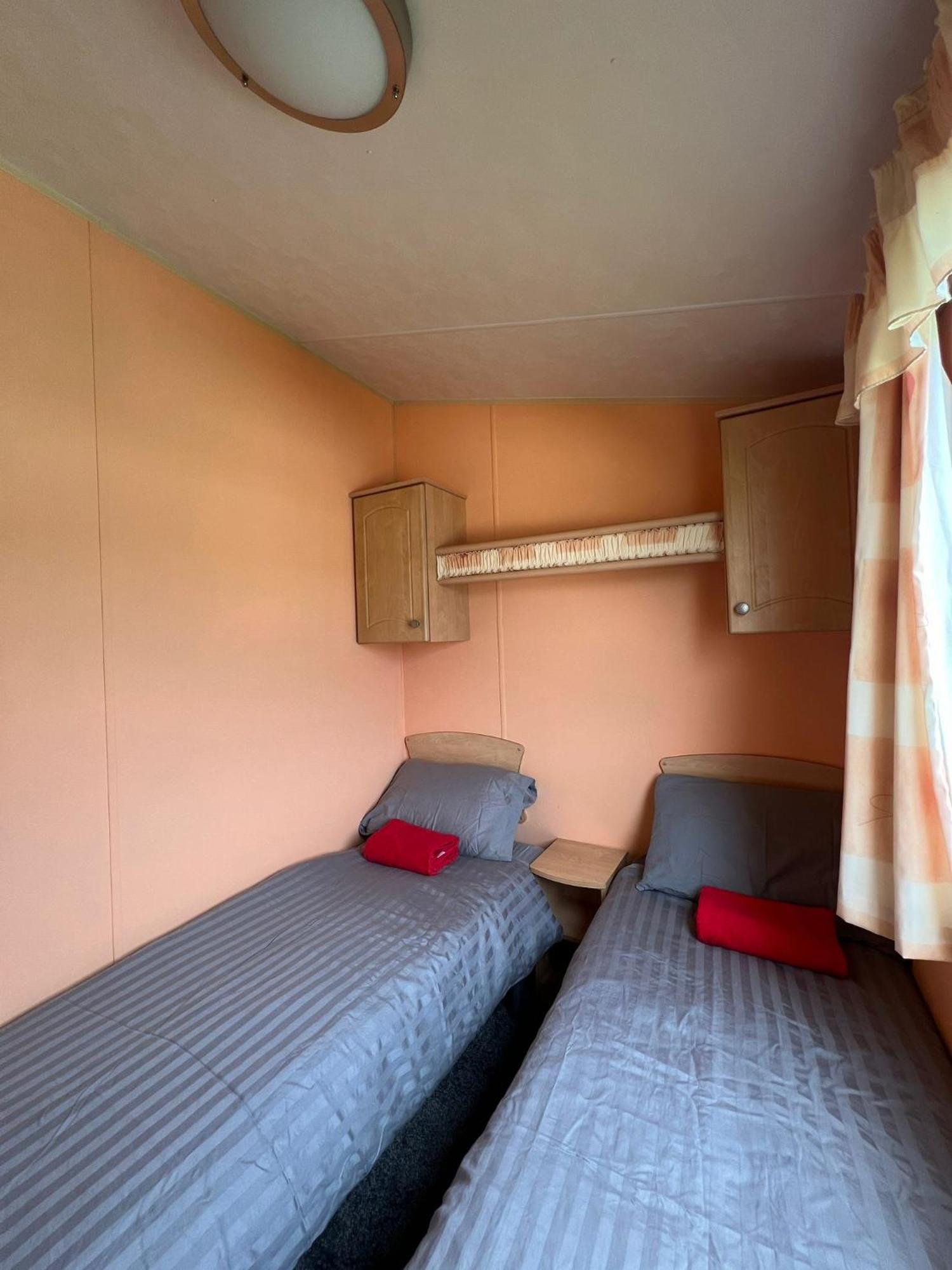 Light And Airy 2 Bedroom Mobile Home Аберистуит Экстерьер фото